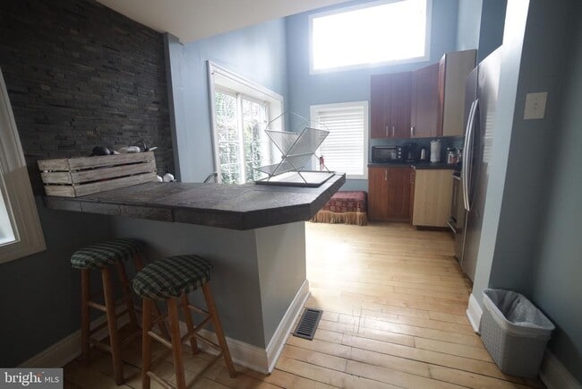 Building Photo - 908 New Market St