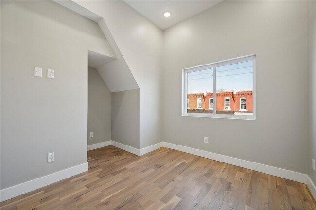 Building Photo - 5412 Delancey St