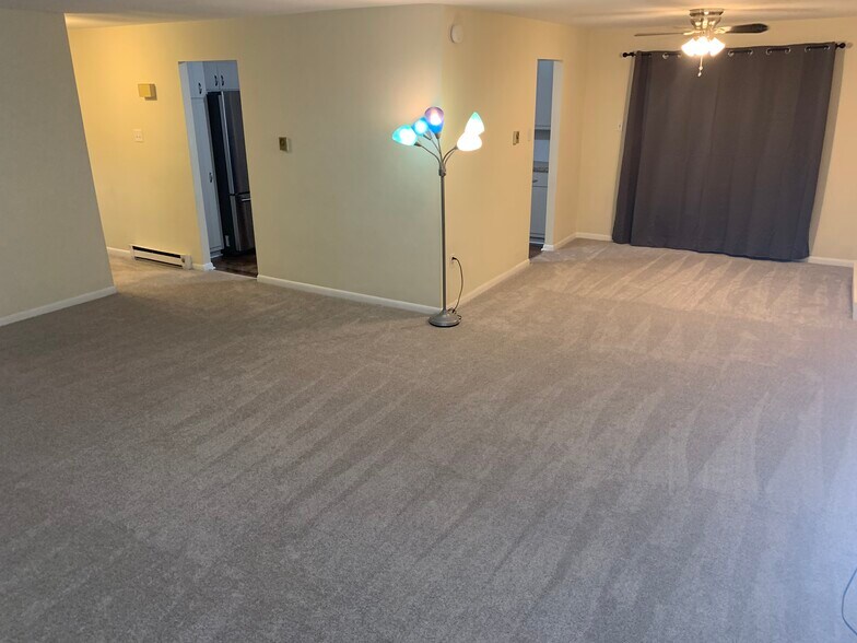 Open concept living/dining area - 1265 Woodmere Rd
