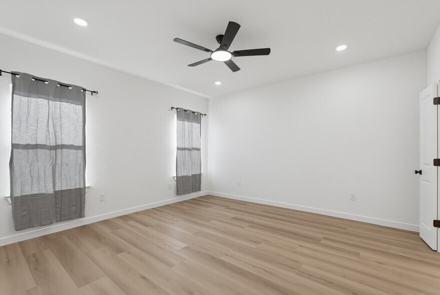 Building Photo - 7659 Lake Ridge Pky