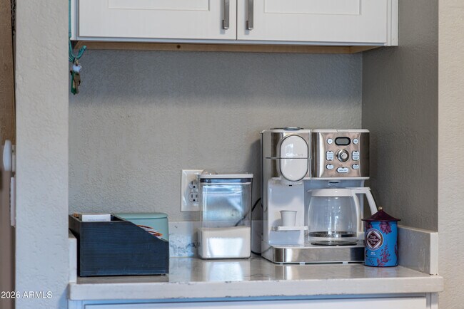 Building Photo - 4150 E Cactus Rd