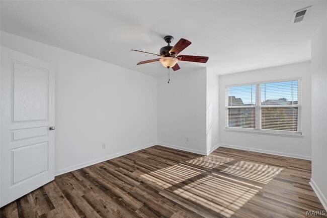 Building Photo - 499 Parkgate Dr