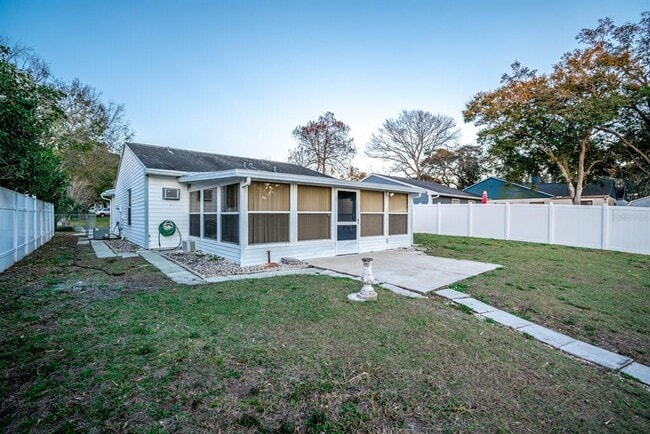 Building Photo - 2764 Kavalier Dr