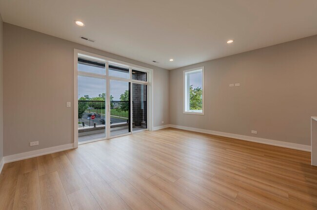Building Photo - 6519 W Addison St