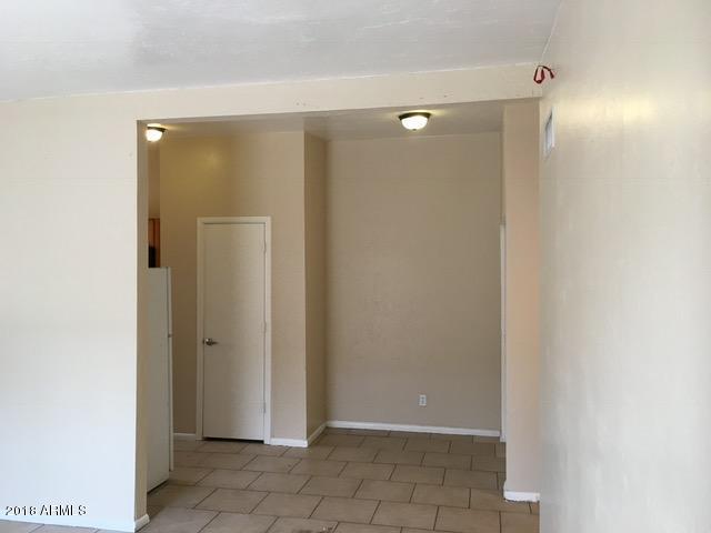 Building Photo - 7110 N 68th Ave