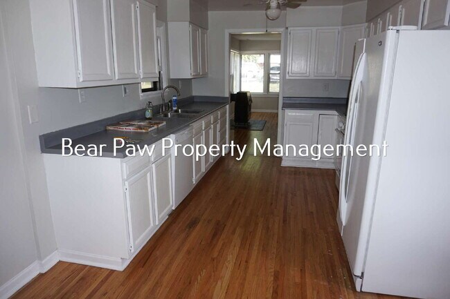 Building Photo - "Charming 3-Bedroom Retreat with 2 Baths in the Heart of Golden"