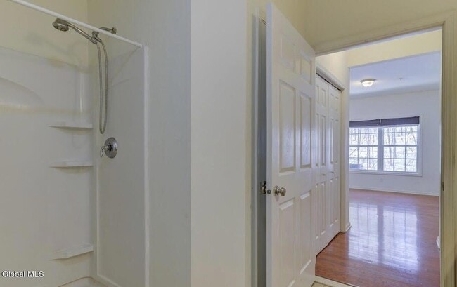 Building Photo - 42 Renaissance Ln