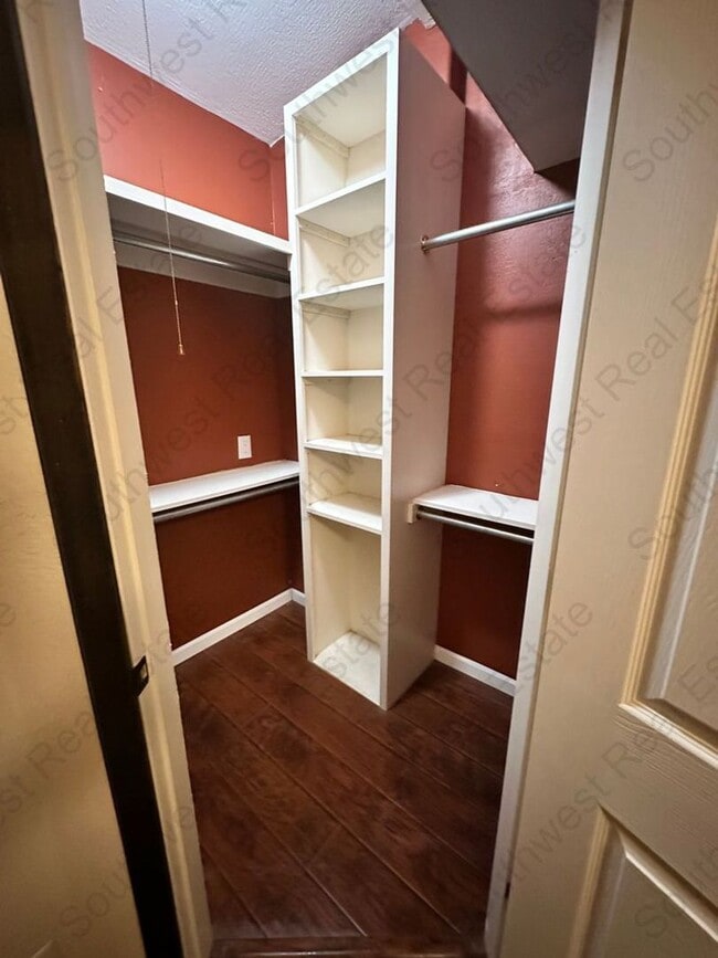 Building Photo - Country home with 3 bedroom 2 bathrooms