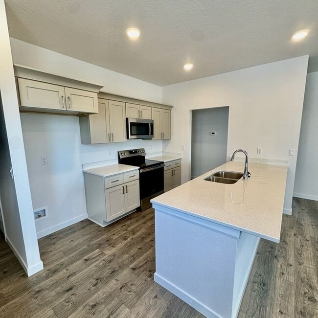 Building Photo - Brand New Built Home move in ready!