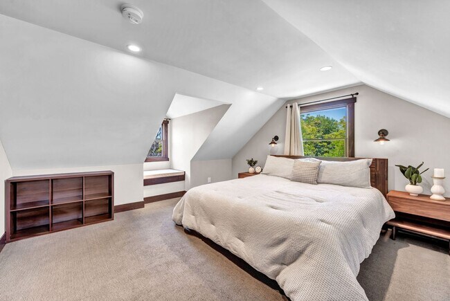 Building Photo - Charming Modern Industrial Fully Furnished Home for Lease
