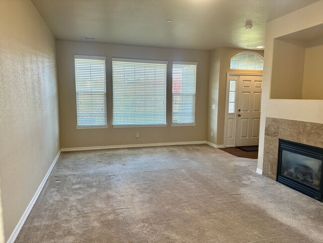 Building Photo - 2 Bedroom townhome in School District 20 w...