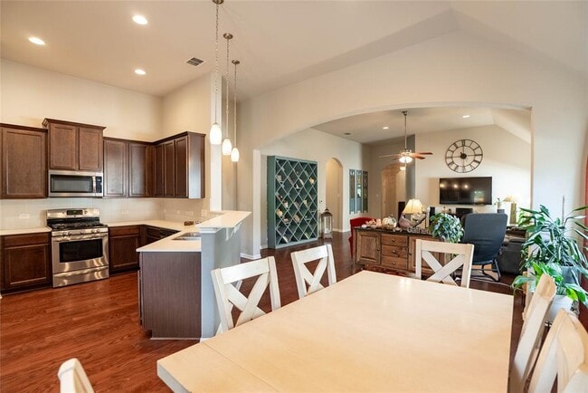 Building Photo - 2009 Garretts Way