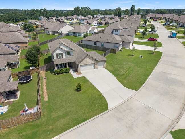 Building Photo - 1740 Cindy Ln