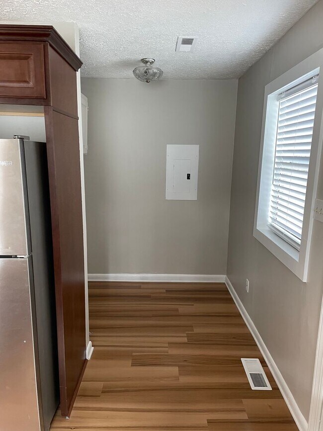 Building Photo - 3 Bed 2 Bath in Hapeville!