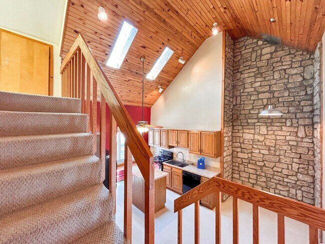 Building Photo - HISTORIC TWO-STORY HOME WITH CHARMING FEAT...