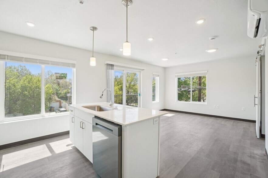 Building Photo - 1326 S 500 E