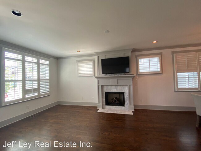 Building Photo - 5 br, 3.5 bath House - 1104B W Grove Ave.