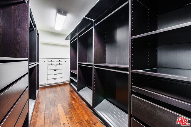 Building Photo - 9507 W Olympic Blvd