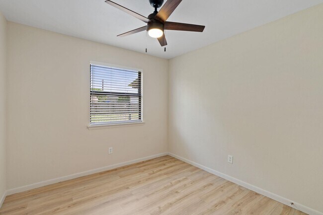Building Photo - 609 Aspen Ln