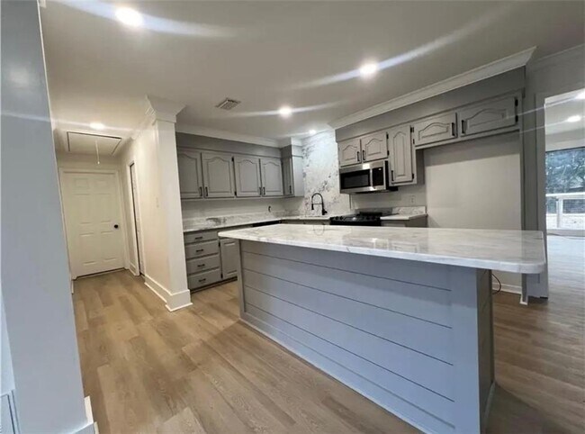 Building Photo - 1459 Cambridge Ct