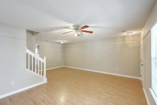 Building Photo - 8074 Shadow Oak Dr