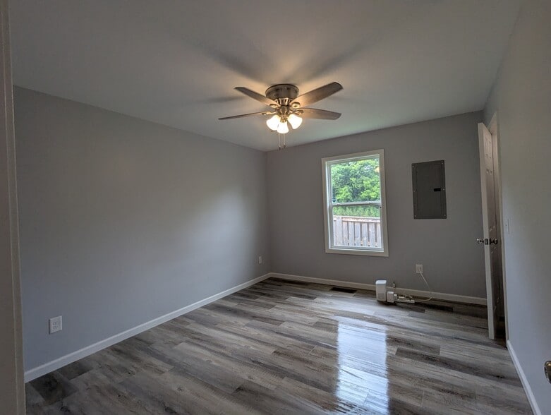 Building Photo - 80 Sunrise Ln