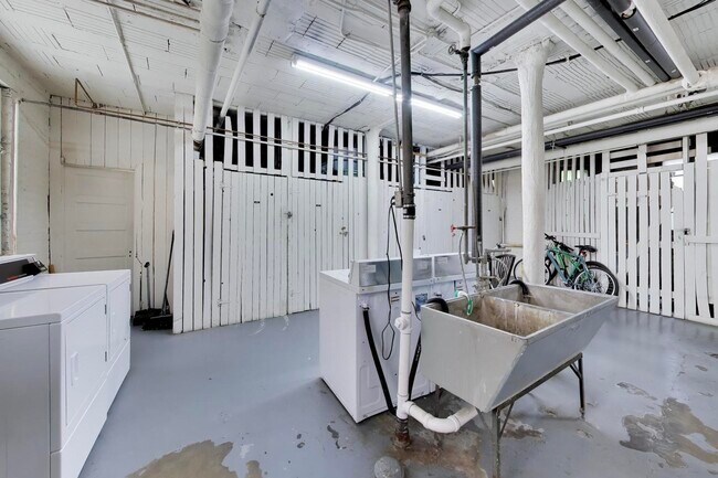 Building Photo - 408 Ridge Ave