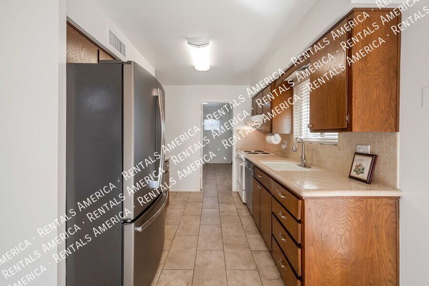 Building Photo - 626 N 62nd St