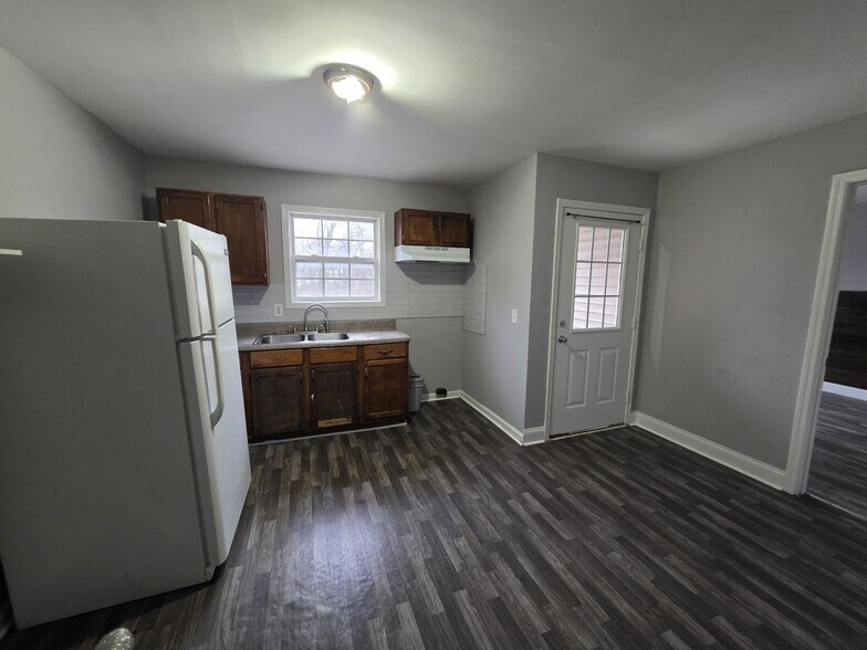 Building Photo - 615 5th Ave E