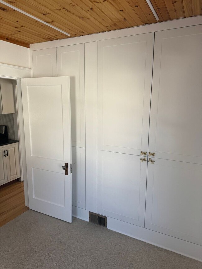 Building Photo - 2-4 Harding St