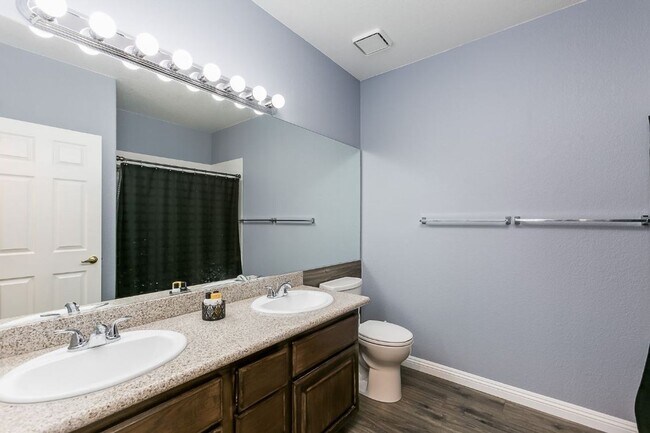 Building Photo - Affordable One of a Kind Furnished 2 Bed 2...