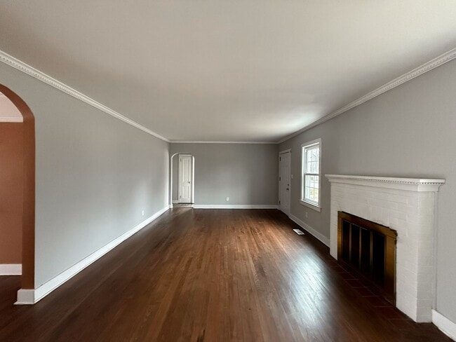 Building Photo - Spacious 5BR Home in the Heart of Old Hickory | Walkable + Convenient