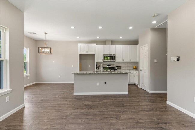 Building Photo - 10309 Teneha Dr