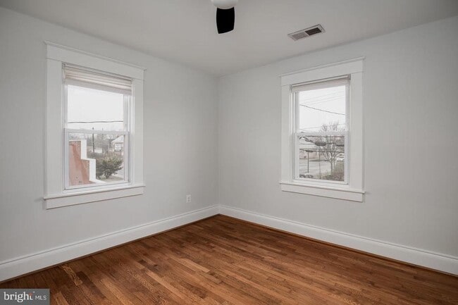 Building Photo - 735 Berryville Ave