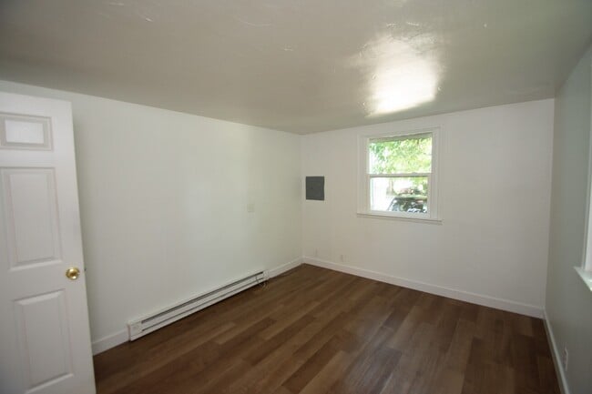 Building Photo - 421 W Main St