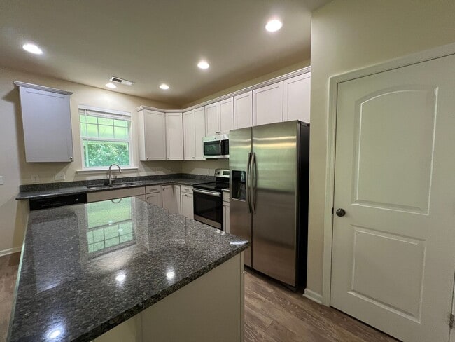 Building Photo - 105 Wando View Way