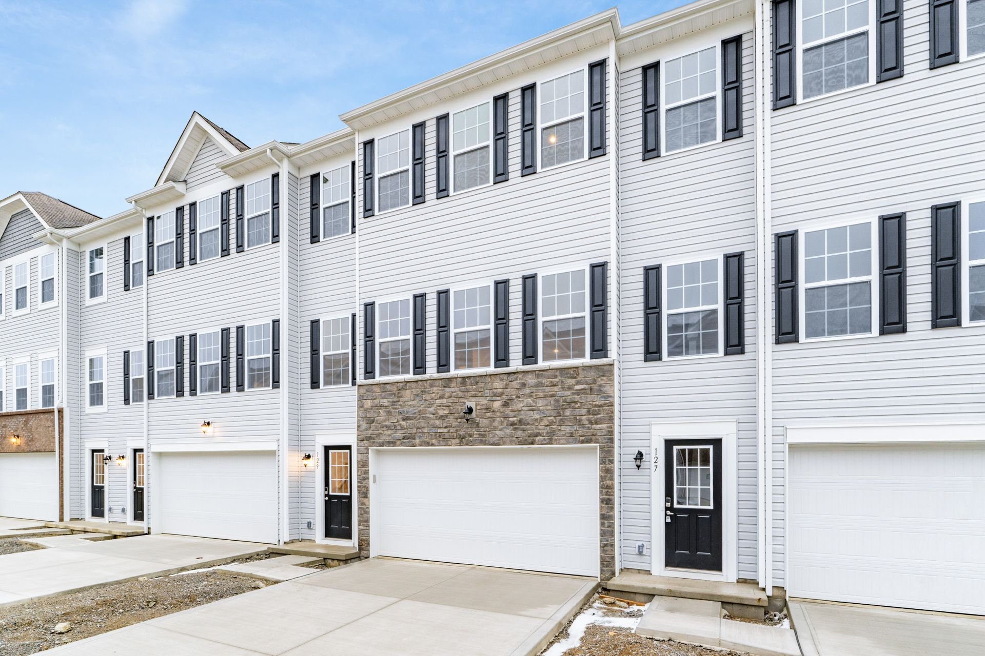 Building Photo - 121 Red Willow Dr