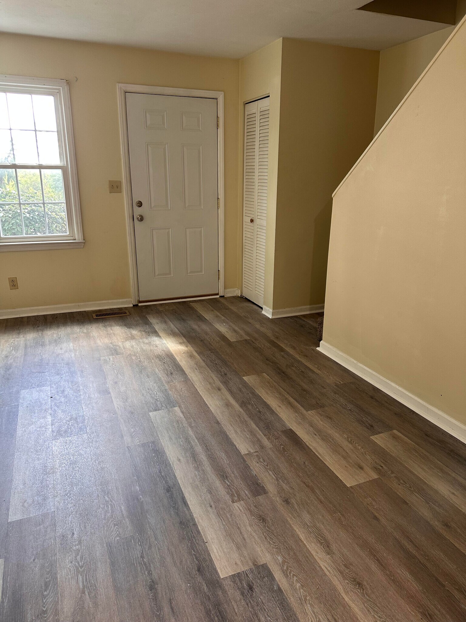 Building Photo - 741 Ridgeview Dr