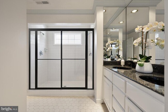 Building Photo - 8815 Surrey Ct