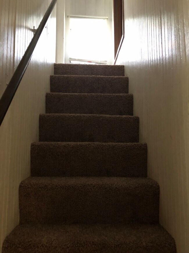 Building Photo - 2 bedroom home