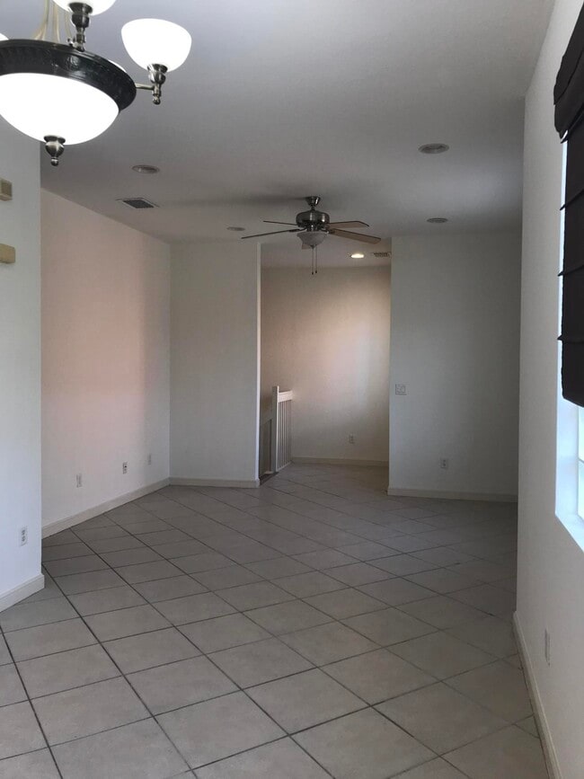 Building Photo - 990 Millbrae Ct