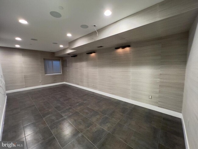 Building Photo - 423 Wallace St