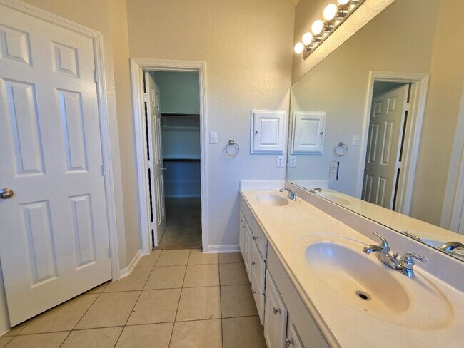 Building Photo - 18631 Mosshill Estates Ln