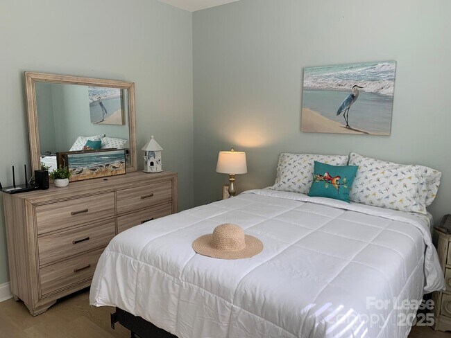 Building Photo - 9033 Rosalyn Glen Rd