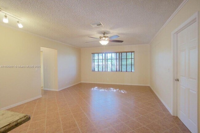 Building Photo - 4770 Holly Dr