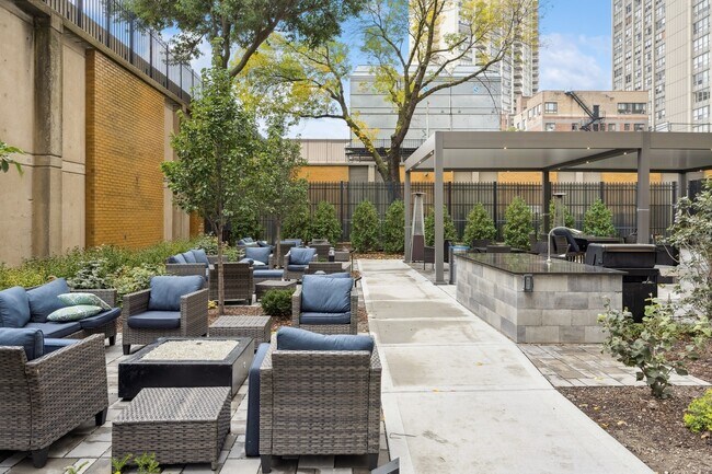 Building Photo - 3950 N Lake Shore Dr