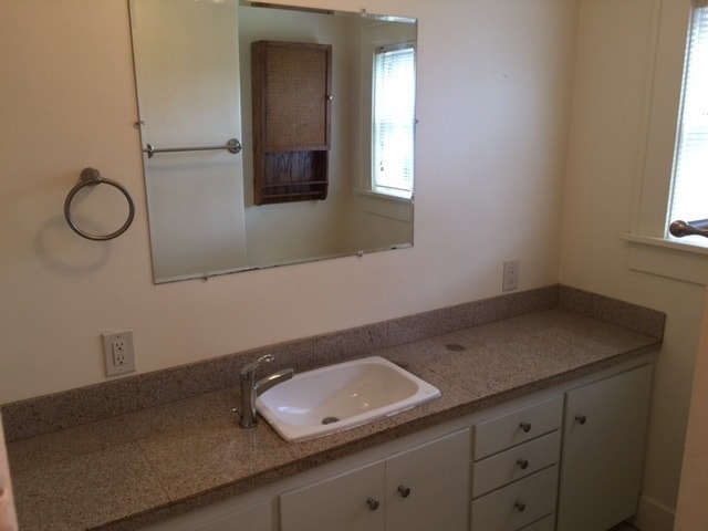 Building Photo - Across from Reser 5 bedroom 2 Bath Home