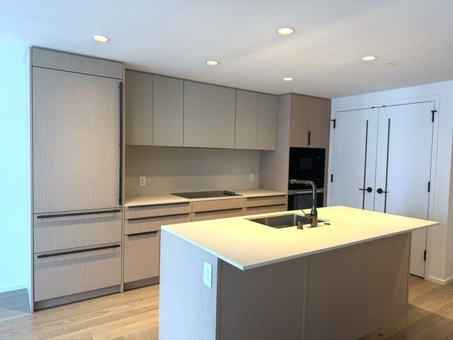 Building Photo - The Park Ward Village - High Floor One Bedroom, One Bath, Den with Ocean Views!