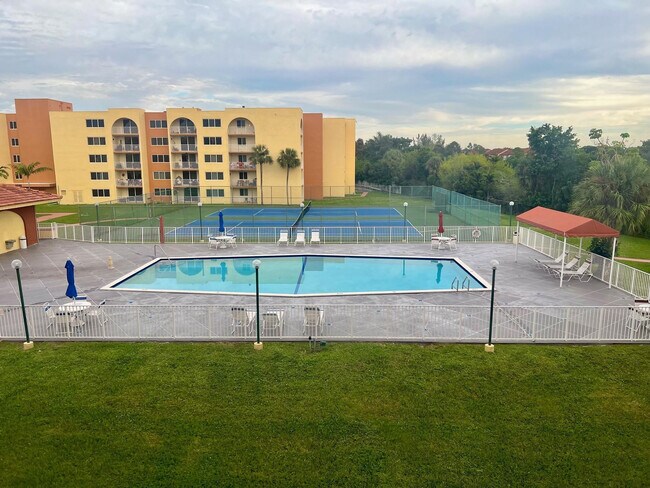 Building Photo - 7000 NW 186th St