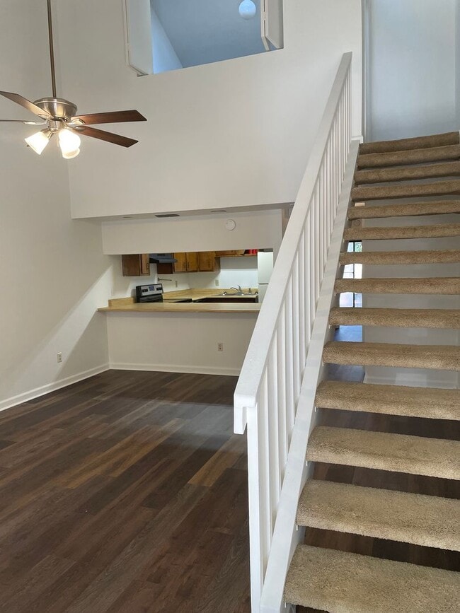 Building Photo - Cozy 2/2 close to FAMU and FSU